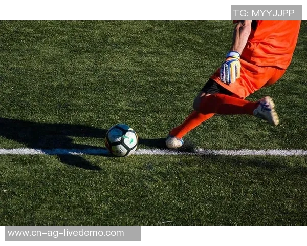 足球揉球技巧解析让你轻松掌握控球艺术提升场上表现与竞技水平